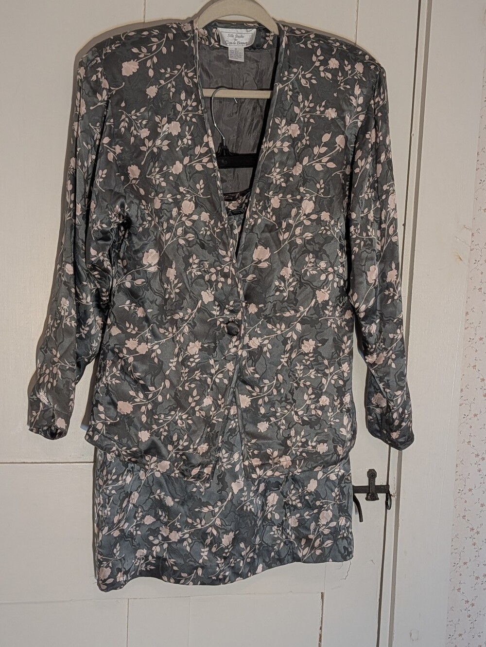 Silk Studio by Claude Bennett Suit Gray Floral Light Brocade Pink Vintage 8 Chic